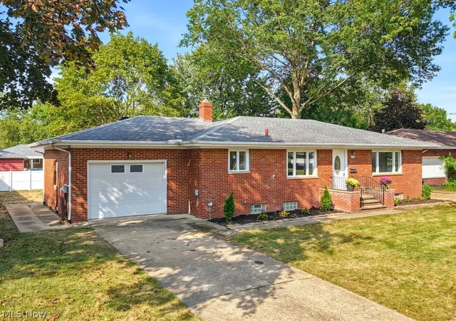 Photo 2 of Single family home for sale at 127 Alameda Ave, Cuyahoga Falls, OH 44221 | MLS# 5243685 | Listing updated on 2026-09-11