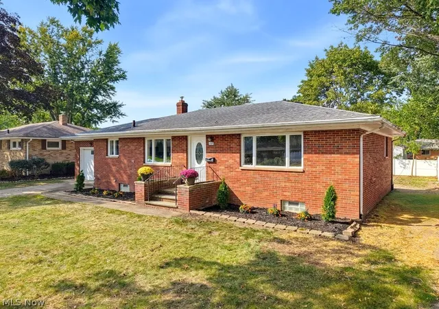 Photo 3 of Single family home for sale at 127 Alameda Ave, Cuyahoga Falls, OH 44221 | MLS# 5243685 | Listing updated on 2026-09-11