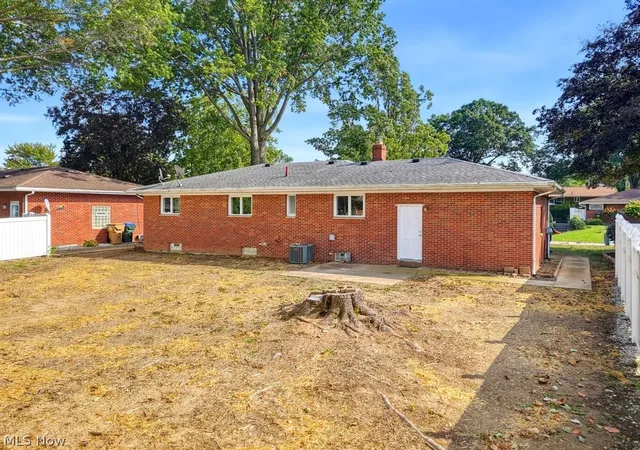Photo 4 of Single family home for sale at 127 Alameda Ave, Cuyahoga Falls, OH 44221 | MLS# 5243685 | Listing updated on 2026-09-11