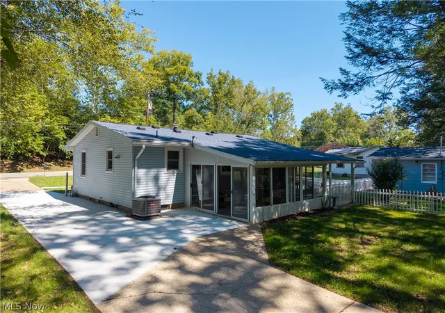 Photo 3 of Single family home for sale at 1038 Hadley Ln, Marietta, OH 45750 | MLS# 5243698 | Listing updated on 2026-09-12