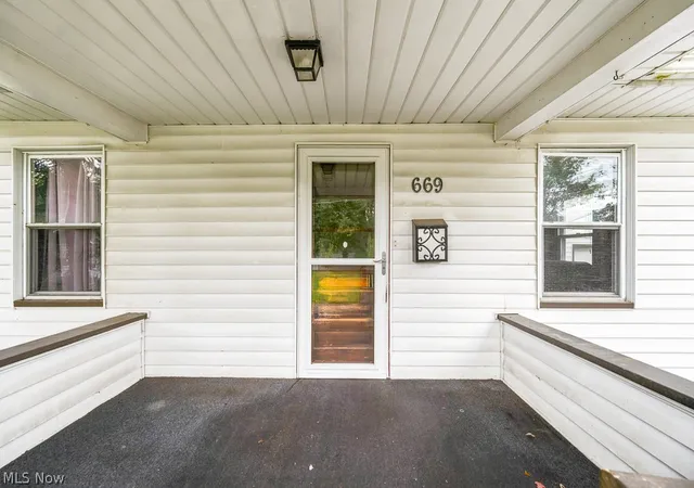 Photo 2 of Sale Pending at 669 Scott Pl Nw, Massillon, OH 44647 | MLS# 5242173 | Listing updated on 2026-09-14