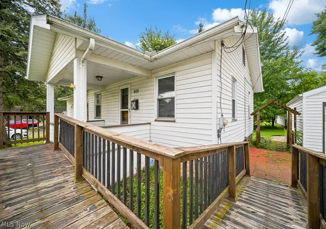 Photo 3 of Sale Pending at 669 Scott Pl Nw, Massillon, OH 44647 | MLS# 5242173 | Listing updated on 2026-09-14