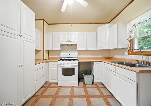 Photo 3 of Sale Pending at 669 Scott Pl NW, Massillon, OH 44647 | MLS# 5242173 | Listing updated on 2026-09-14