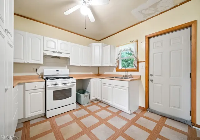 Photo 4 of Sale Pending at 669 Scott Pl NW, Massillon, OH 44647 | MLS# 5242173 | Listing updated on 2026-09-14