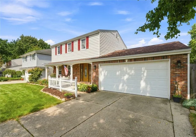 Photo 2 of Sale Pending at 136 Illinois Cir, Elyria, OH 44035 | MLS# 5243277 | Listing updated on 2026-09-13