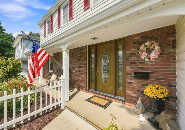 Photo 3 of Sale Pending at 136 Illinois Cir, Elyria, OH 44035 | MLS# 5243277 | Listing updated on 2026-09-13