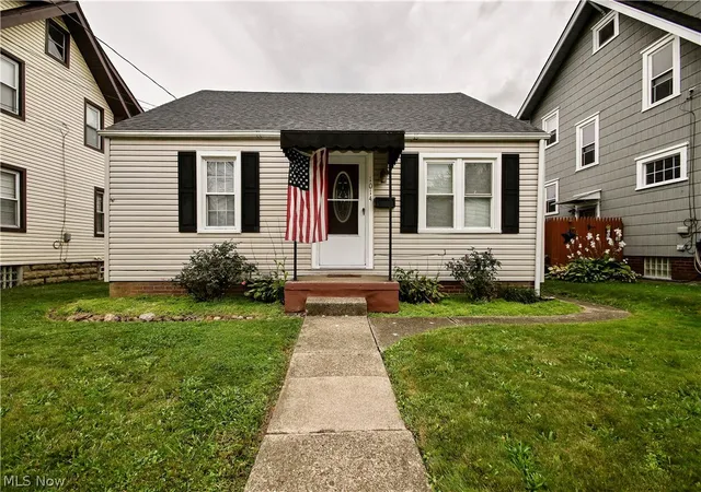 Single family home for sale at 1014 Shadyside Ave SW, Canton, OH 44710 | MLS# 5243597