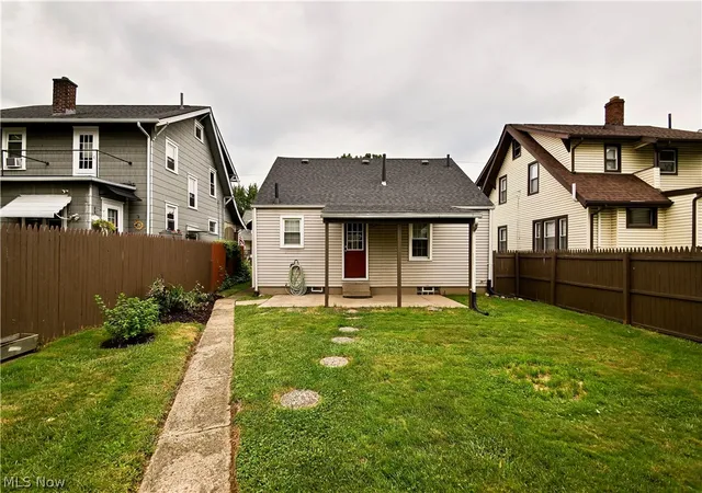 Photo 3 of Single family home for sale at 1014 Shadyside Ave Sw, Canton, OH 44710 | MLS# 5243597 | Listing updated on 2026-09-29