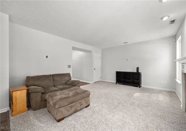 Photo 4 of Single family home for sale at 6199 E Meadow Farm Ln, Lorain, OH 44053 | MLS# 5243185 | Listing updated on 2026-09-10