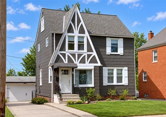 Photo 2 of Single family home for sale at 568 Darlington Dr, Bedford, OH 44146 | MLS# 5243253 | Listing updated on 2026-09-22