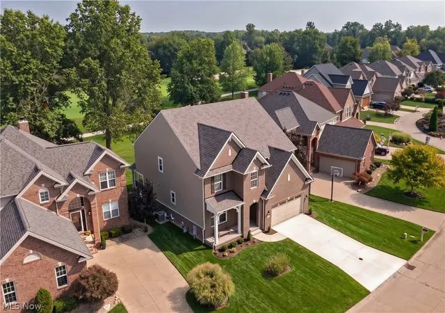 Photo 4 of Single family home for sale at 34244 Crown Colony Dr, Avon, OH 44011 | MLS# 5240282 | Listing updated on 2026-10-03