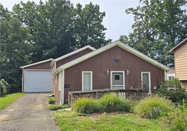 Single family home for sale at 1221 Lake Ave, Aurora, OH 44202 | MLS# 5242493