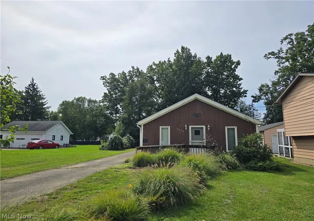 Photo 2 of Single family home for sale at 1221 Lake Ave, Aurora, OH 44202 | MLS# 5242493 | Listing updated on 2026-10-02