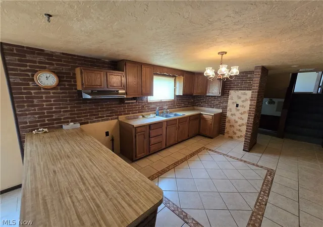 Photo 4 of Single family home for sale at 1221 Lake Ave, Aurora, OH 44202 | MLS# 5242493 | Listing updated on 2026-10-02