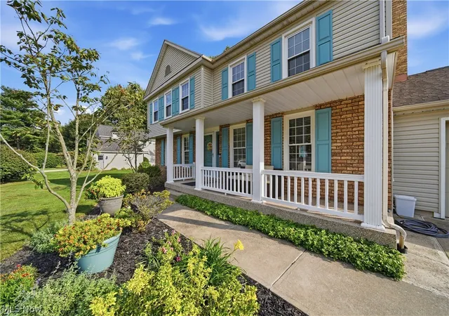 Photo 3 of Sale Pending at 2716 Waterbury St Nw, North Canton, OH 44720 | MLS# 5240925 | Listing updated on 2026-09-14