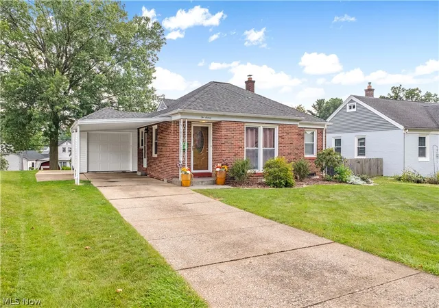 Photo 2 of Sale Pending at 216 Rowford Ave Sw, Massillon, OH 44646 | MLS# 5243374 | Listing updated on 2026-09-13