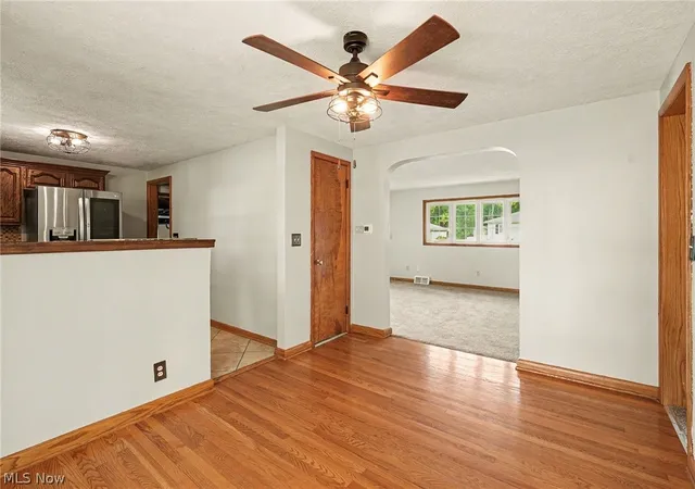 Photo 3 of Single family home for sale at 811 Leecrest St Nw, Massillon, OH 44646 | MLS# 5243770 | Listing updated on 2026-09-15