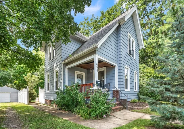 Photo 2 of Single family home for sale at 695 N Saint Clair St, Painesville, OH 44077 | MLS# 5242126 | Listing updated on 2026-09-11