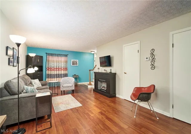 Listing Photo 4 - Condo for sale in building located at 72 Nottoway Ct, Akron, OH 44313