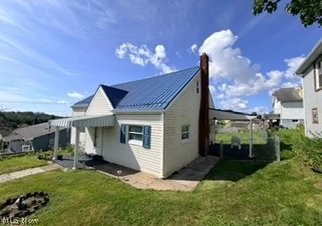 Photo 2 of Single family home for sale at 114 S 14th Street, Weirton, WV 26062 | MLS# 5242045 | Listing updated on 2026-09-10