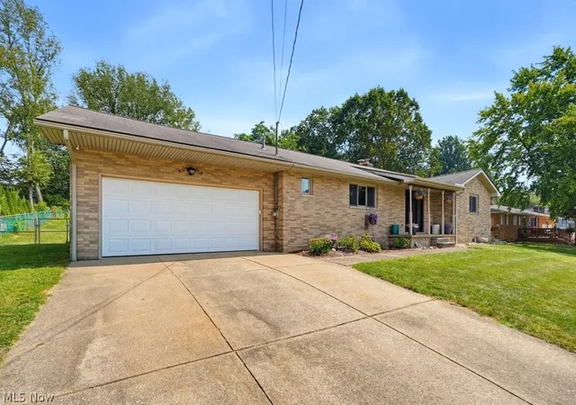 Photo 2 of Single family home for sale at 3783 Cayugas Dr, Green, OH 44319 | MLS# 5243207 | Listing updated on 2026-09-10