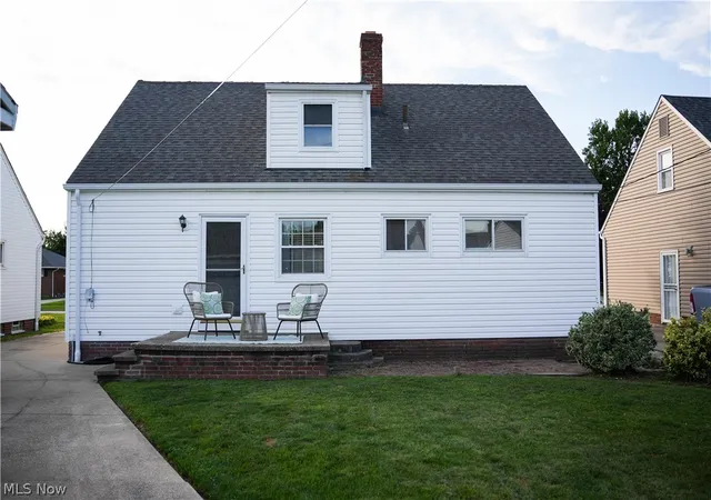 Photo 3 of Single family home for sale at 29508 Woodway Dr, Wickliffe, OH 44092 | MLS# 5238120 | Listing updated on 2026-10-03