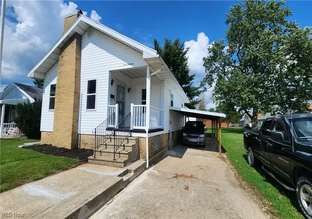 Photo 2 of Sale Pending at 319 Franklin St, Uhrichsville, OH 44683 | MLS# 5243300 | Listing updated on 2026-09-11