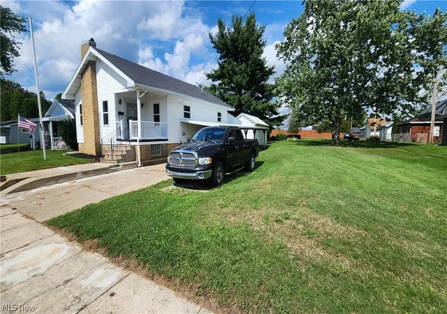 Photo 3 of Sale Pending at 319 Franklin St, Uhrichsville, OH 44683 | MLS# 5243300 | Listing updated on 2026-09-11