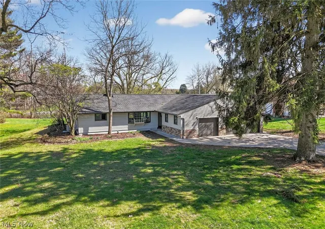 Photo 3 of Single family home for sale at 5550 West Blvd Nw, Canton, OH 44718 | MLS# 5243472 | Listing updated on 2026-09-21