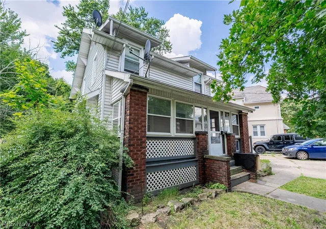 Photo 2 of Single family home for sale at 228 Para Ave, Akron, OH 44305 | MLS# 5243686 | Listing updated on 2026-09-10