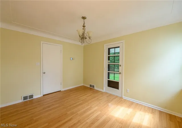 Photo 4 of Single family home for sale at 2127 Lyndway Rd, Beachwood, OH 44122 | MLS# 5243047 | Listing updated on 2026-09-11