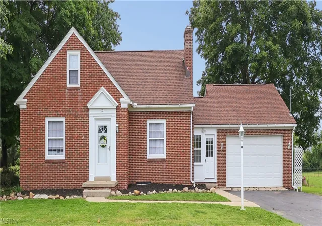 Photo 2 of Sale Pending at 571 Winchester Pike, Canal Winchester, OH 43110 | MLS# 5241348 | Listing updated on 2026-10-02