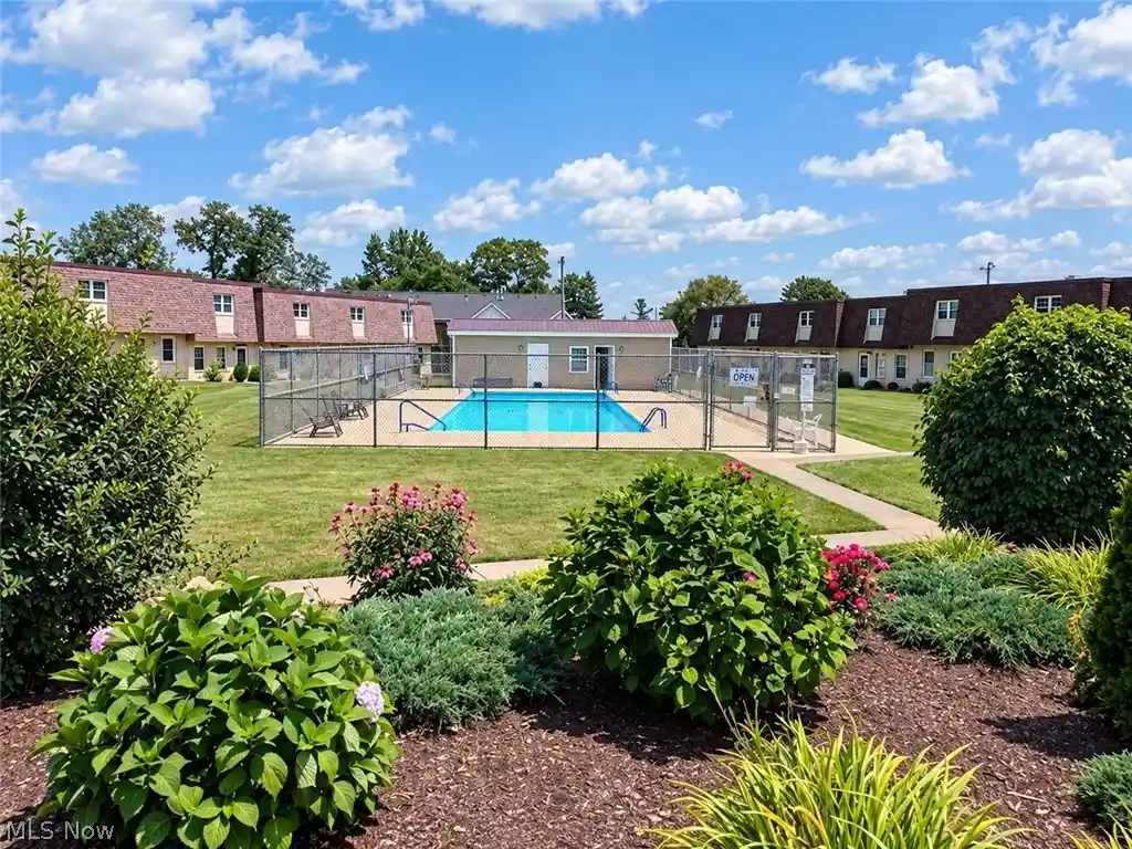 Listing Photo 31 - Condo for sale in 4245 Bennington Blvd located at 4245 Bennington Blvd, Brunswick, OH 44212 - Unit 4245 Bennington Blvd