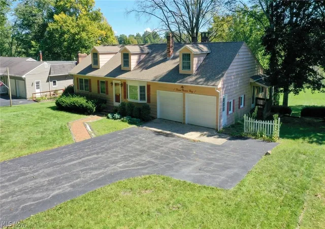 Photo 3 of Single family home for sale at 1330 Howell Ave, East Palestine, OH 44413 | MLS# 5243713 | Listing updated on 2026-09-10