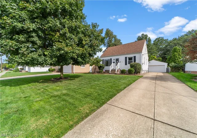 Photo 2 of Sale Pending at 829 Elmwood Ave, Wickliffe, OH 44092 | MLS# 5239563 | Listing updated on 2026-09-14