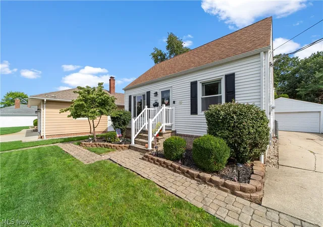 Photo 3 of Sale Pending at 829 Elmwood Ave, Wickliffe, OH 44092 | MLS# 5239563 | Listing updated on 2026-09-14