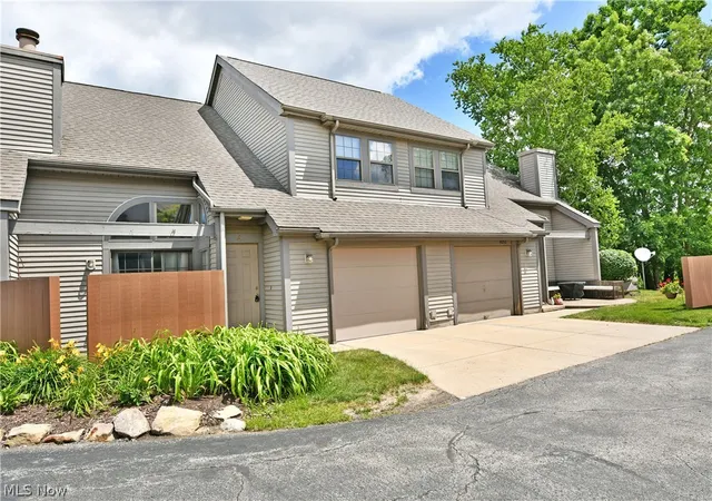 Photo 2 of Condo for sale at 4052 Saint Andrews Ct #4, Canfield, OH 44406 | MLS# 5243605 | Listing updated on 2026-09-10