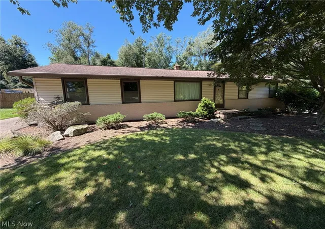 Photo 3 of Sale Pending at 6322 Chiltern Rd Nw, Canal Fulton, OH 44614 | MLS# 5243870 | Listing updated on 2026-10-07