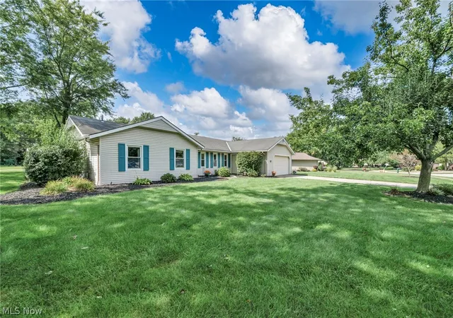 Photo 3 of Single family home for sale at 4914 Meadow Moss Ln, North Ridgeville, OH 44039 | MLS# 5243126 | Listing updated on 2026-10-03