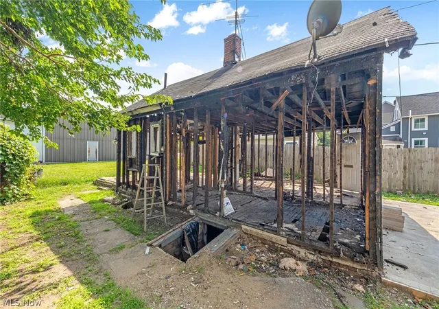 Listing Photo 2 - Condo for sale in building located at 1435 W 50th St, Cleveland, OH 44102
