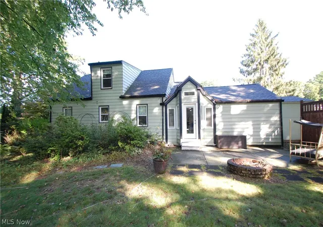 Photo 2 of Single family home for sale at 2989 Howell Dr, Youngstown, OH 44514 | MLS# 5243890 | Listing updated on 2026-10-01