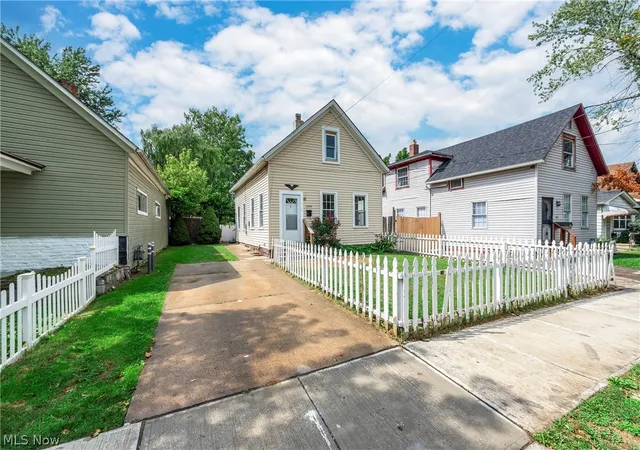 Photo 3 of Single family home for sale at 3326 W 61st Street, Cleveland, OH 44102 | MLS# 5243919 | Listing updated on 2026-09-10