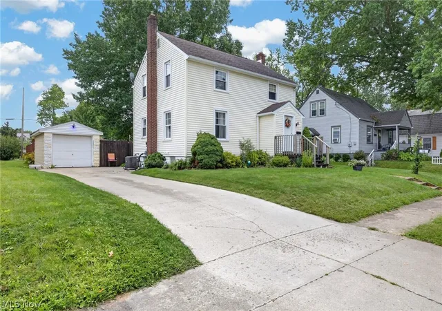 Photo 2 of Single family home for sale at 46 N Cross St, Columbiana, OH 44408 | MLS# 5243950 | Listing updated on 2026-09-30