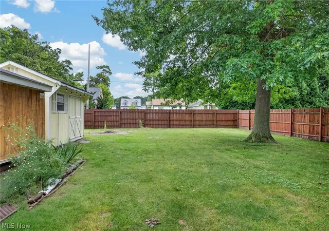 Photo 3 of Single family home for sale at 46 N Cross St, Columbiana, OH 44408 | MLS# 5243950 | Listing updated on 2026-09-30