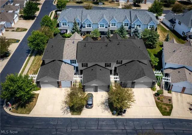 Photo 2 of Townhouse for sale at 6729 Asterhurst, Cleveland, OH 44130 | MLS# 5243947 | Listing updated on 2026-09-11