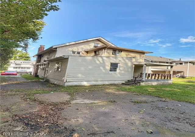 Listing Photo 4 - Condo for sale in building located at 1167 Pondview Ave, Akron, OH 44305