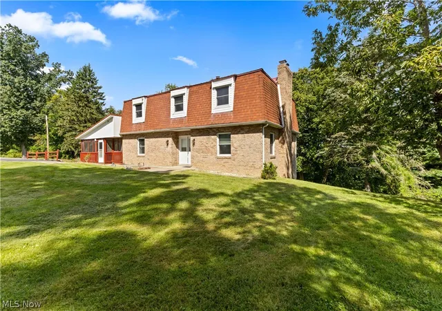 Photo 2 of Single family home for sale at 271 Seneca St, Weirton, WV 26062 | MLS# 5242995 | Listing updated on 2026-09-10
