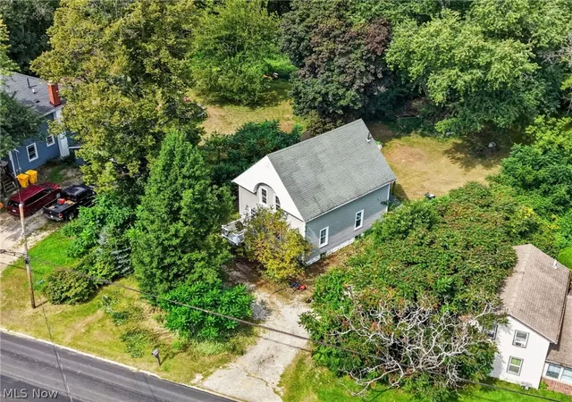 Single family home for sale at 2785 E Center St, Conneaut, OH 44030 | MLS# 5243946