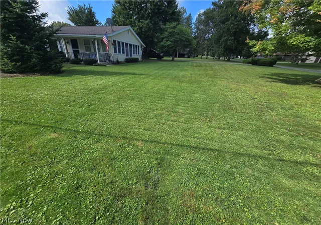 Photo 3 of Single family home for sale at 5991 Lakeshore Dr, Andover, OH 44003 | MLS# 5243970 | Listing updated on 2026-09-10