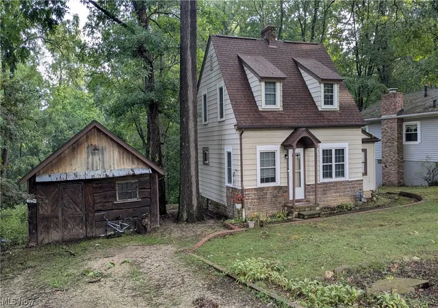 Photo 2 of Sale Pending at 8893 Traphagen St Nw, Massillon, OH 44646 | MLS# 5243531 | Listing updated on 2026-10-05